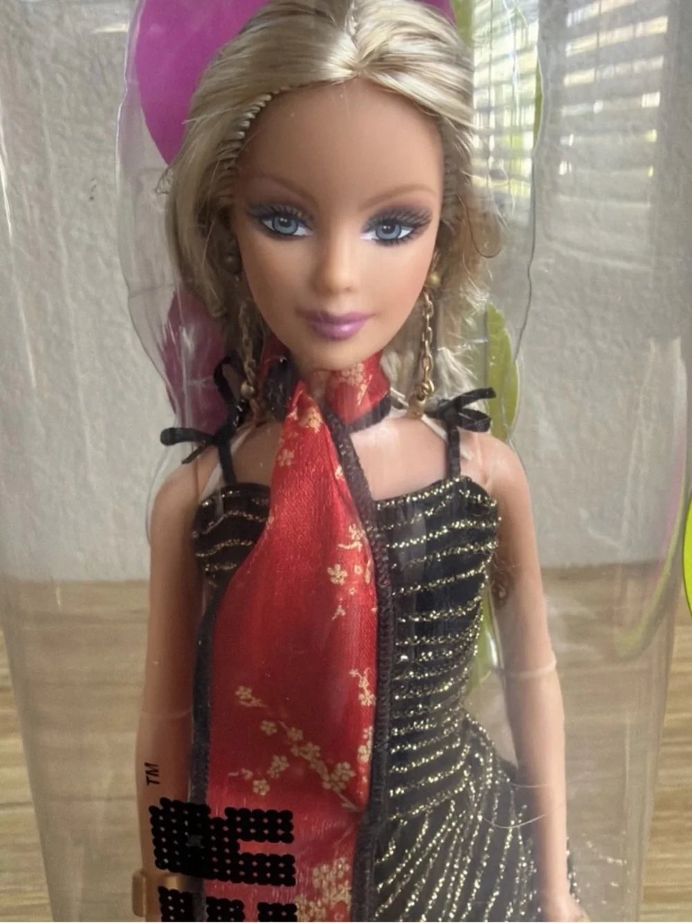 Fashion Fever Barbie Mattel 2004 H0866 Black Gold Dress Red Scarf Knee High Boot